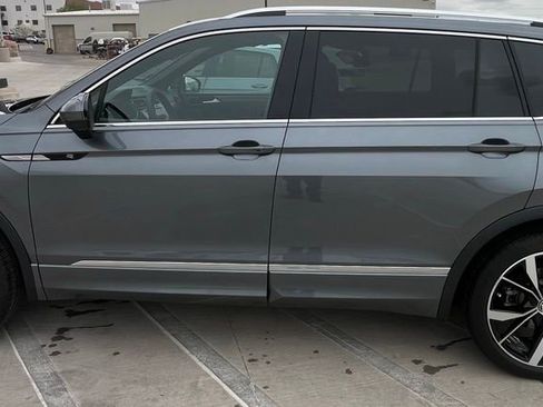 Used 2022 Volkswagen Tiguan SEL R-Line image 5