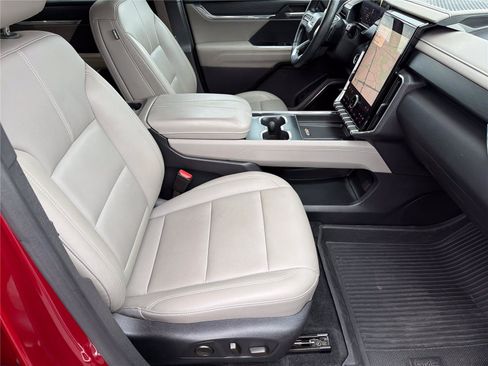 Used 2024 GMC Acadia Elevation w/ Luxury Package FWD image 12