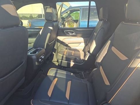 Used 2023 GMC Yukon AT4 w/ AT4 Premium Plus Package AWD/4WD image 12