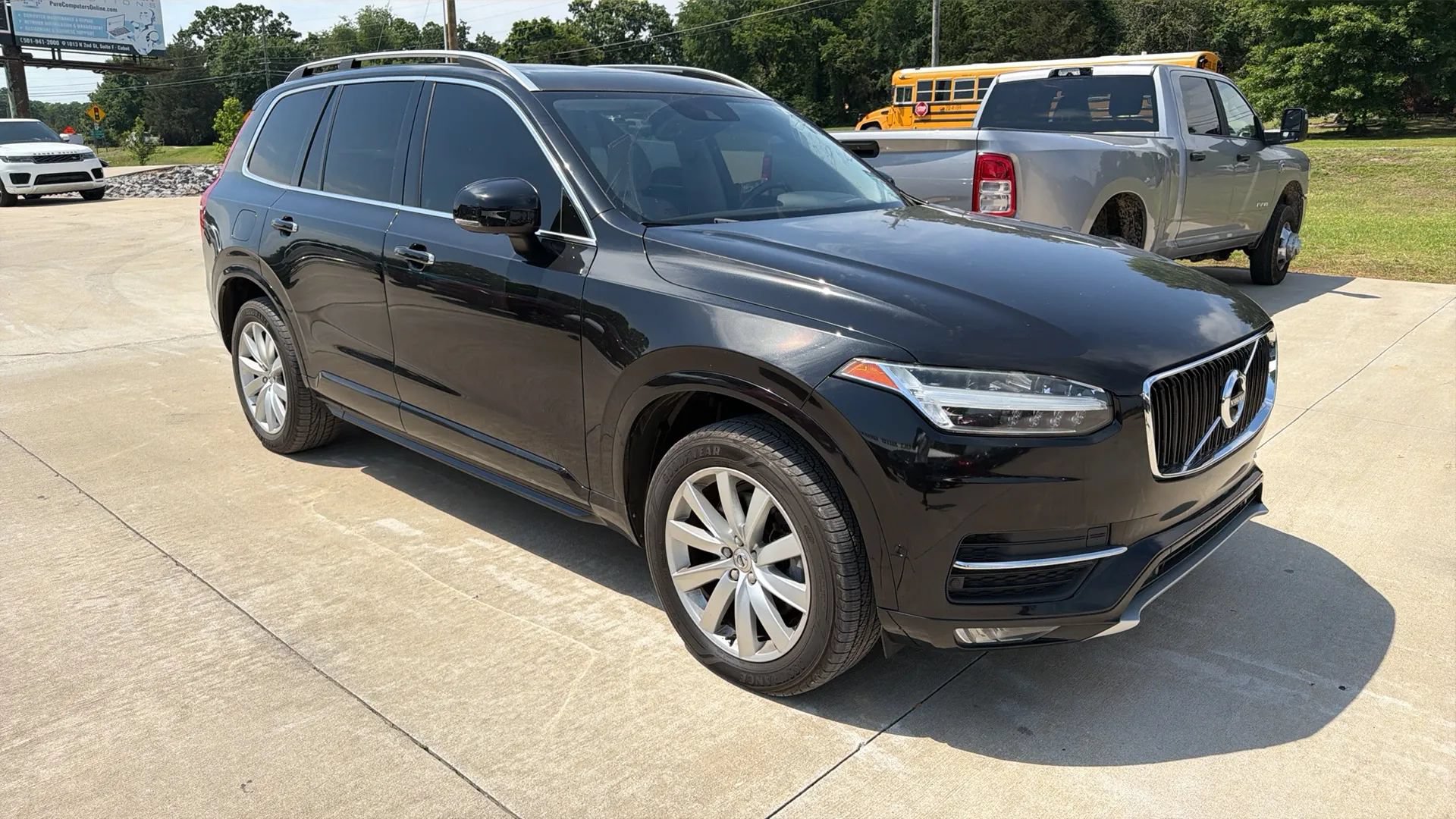 Used 2017 Volvo XC90 T6 Momentum w/ Vision Package AWD/4WD image 3