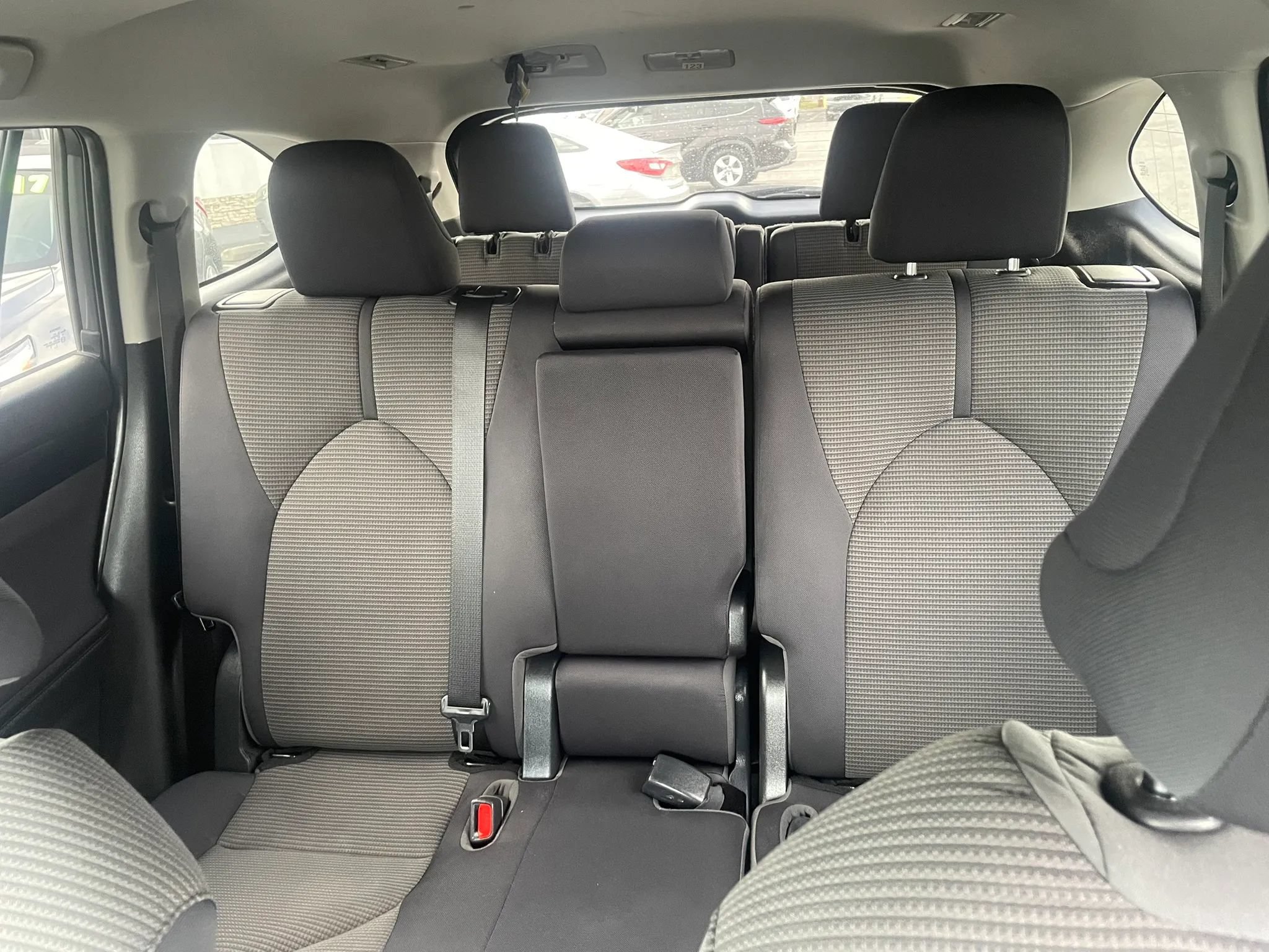 Used 2023 Toyota Highlander L FWD image 18
