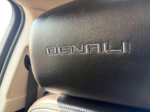 Used 2020 GMC Acadia Denali w/ Denali Ultimate Package AWD/4WD image 38