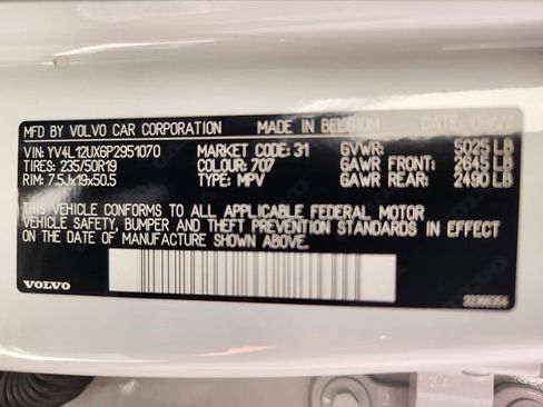 Certified 2023 Volvo XC40 B5 Ultimate w/ Climate Package image 28