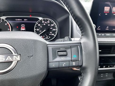 Used 2025 Nissan Rogue SV AWD/4WD image 23
