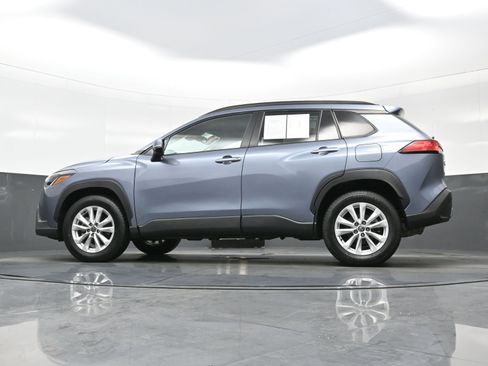 Used 2022 Toyota Corolla Cross LE w/ Moonroof Package image 29