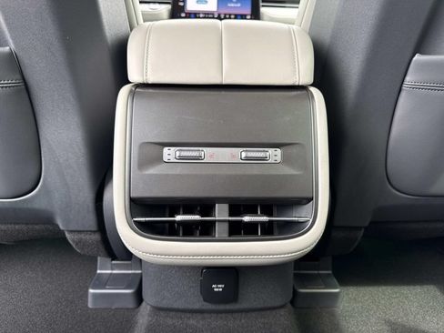 New 2026 Lincoln Nautilus Reserve AWD/4WD image 16