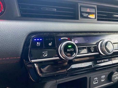 Used 2025 Honda Pilot Black Edition image 4