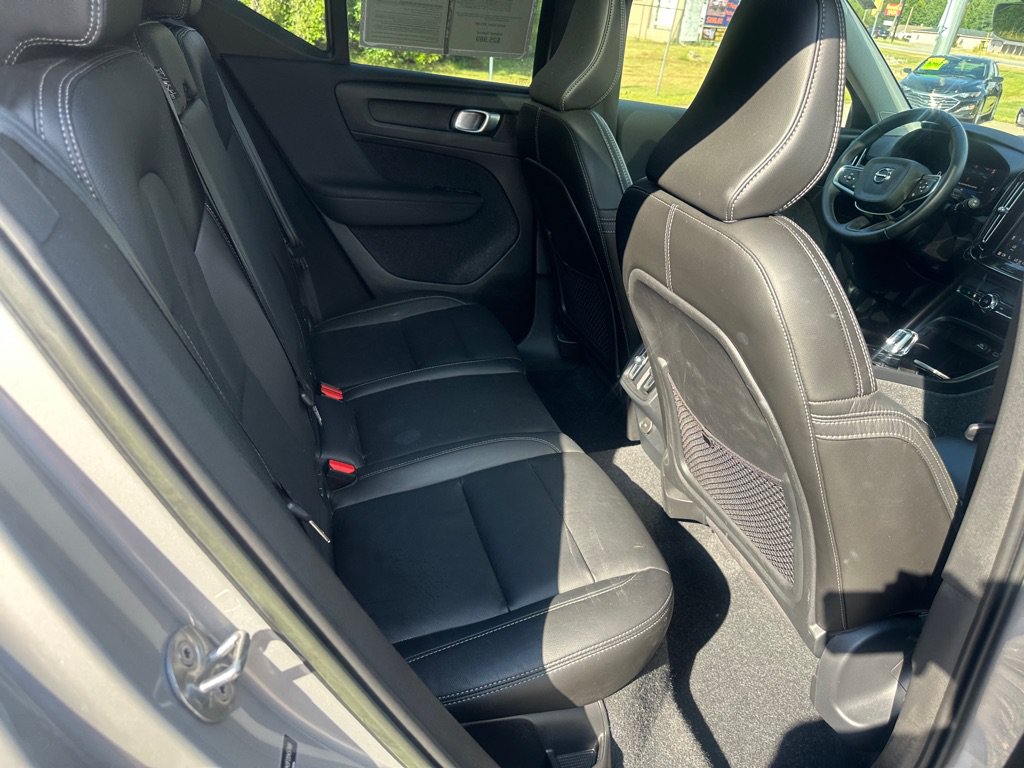 Used 2023 Volvo XC40 B4 Ultimate FWD image 23