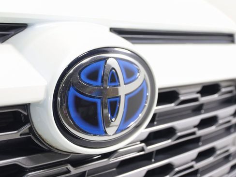 Used 2021 Toyota RAV4 XSE image 18