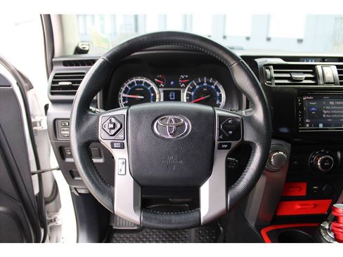 Used 2018 Toyota 4Runner SR5 AWD/4WD image 17