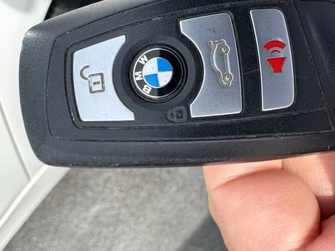Used 2017 BMW 320i Sedan RWD image 7