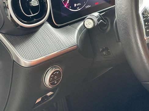 Used 2024 Mercedes-Benz C 300 Sedan image 10