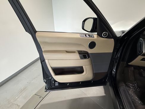 Used 2017 Land Rover Range Rover Sport SE AWD/4WD image 8