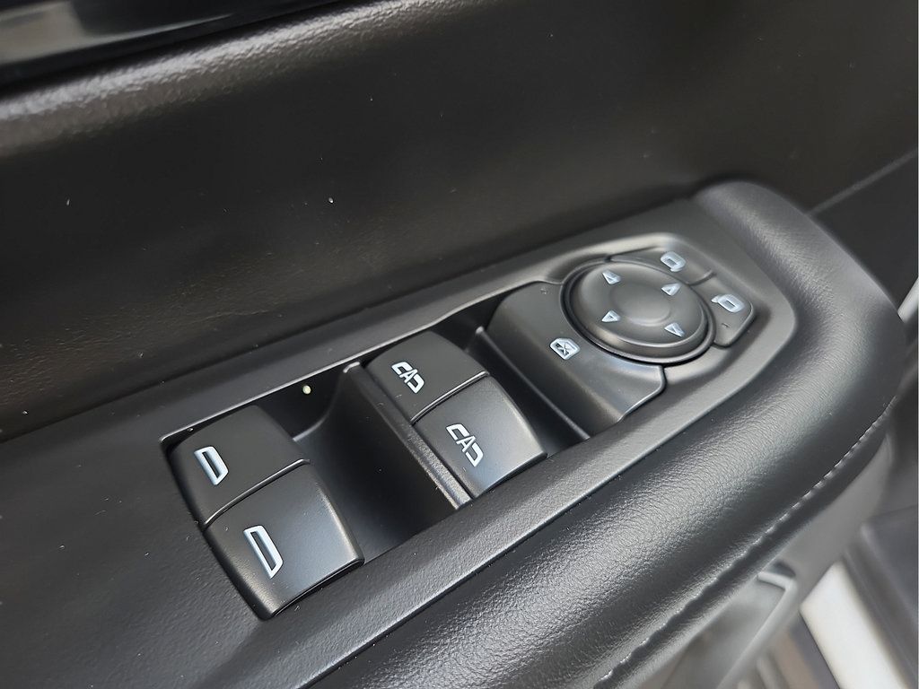 Used 2025 Chevrolet Suburban LT AWD/4WD image 14