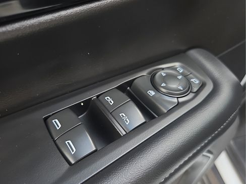 Used 2025 Chevrolet Suburban LT AWD/4WD image 14