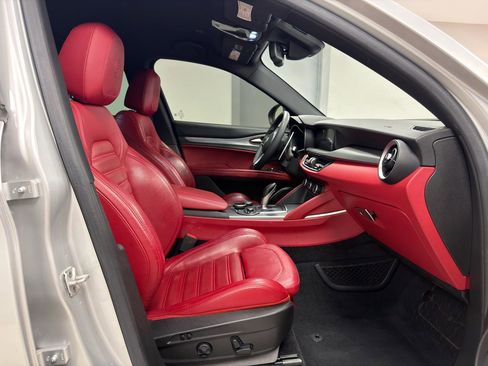 Used 2019 Alfa Romeo Stelvio Ti Sport w/ Quick Order Package 22S Sport AWD/4WD image 10