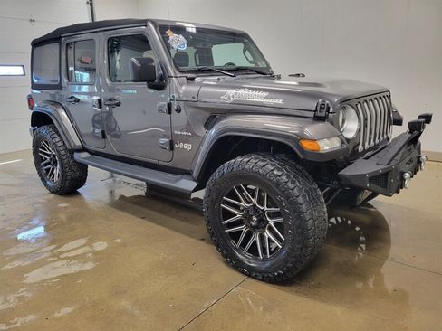 Used 2022 Jeep Wrangler Unlimited Sahara w/ Cold Weather Group AWD/4WD image 11
