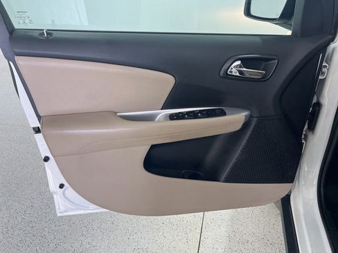Used 2017 Dodge Journey SXT FWD image 18