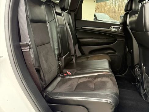 Used 2019 Jeep Grand Cherokee Altitude image 18