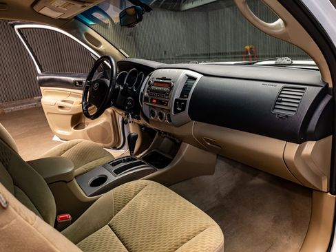 Used 2011 Toyota Tacoma PreRunner w/ SR5 Pkg #2 image 13