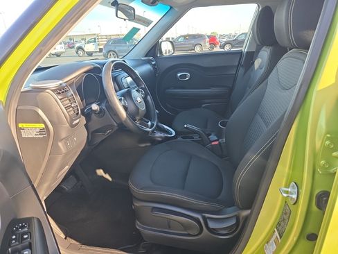 Used 2016 Kia Soul + FWD image 7
