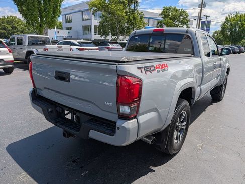 Used 2018 Toyota Tacoma TRD Sport w/ Technology Package AWD/4WD image 8
