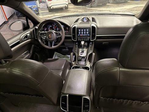 Used 2017 Porsche Cayenne Platinum Edition w/ Premium Package (PJV) AWD/4WD image 40