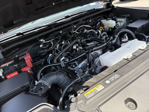 Certified 2025 Toyota 4Runner SR5 AWD/4WD image 21