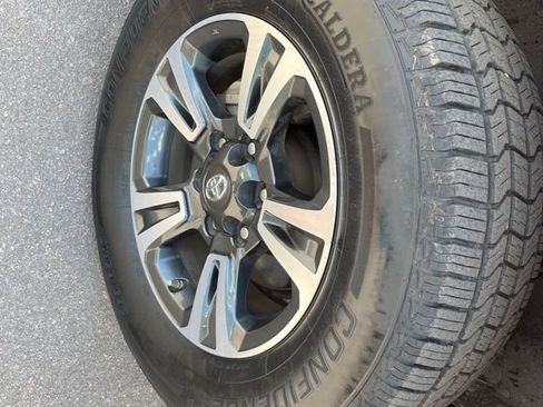 Used 2018 Toyota Tacoma TRD Sport w/ Technology Package AWD/4WD image 9