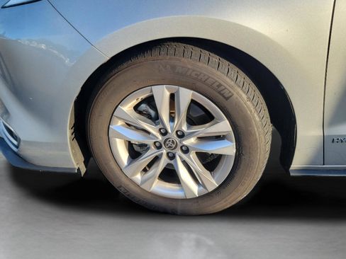 Used 2021 Toyota Sienna Limited image 30