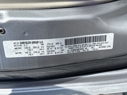 Used 2011 Chrysler Town & Country Touring-L w/ Entertainment Group #2 FWD image 34