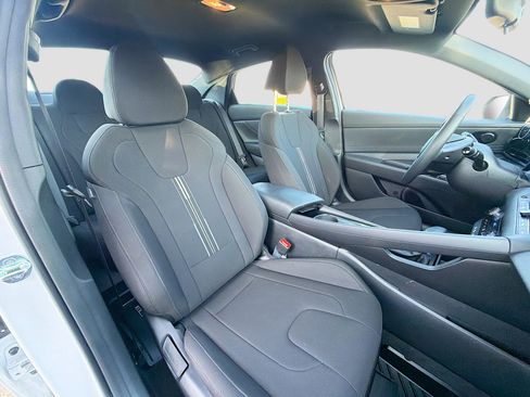 Used 2025 Hyundai Elantra SEL image 15