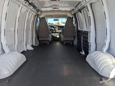 New 2025 Chevrolet Express 3500 image 15