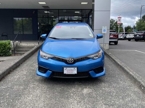 Used 2018 Toyota Corolla iM FWD image 2