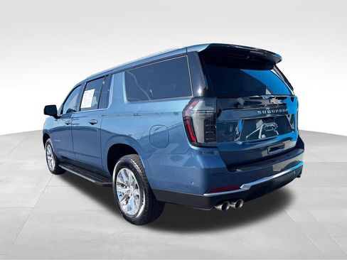 Used 2025 Chevrolet Suburban Premier AWD/4WD image 3