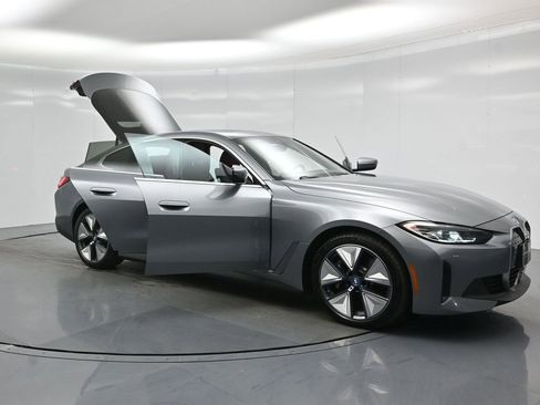 Used 2023 BMW i4 eDrive40 RWD image 34