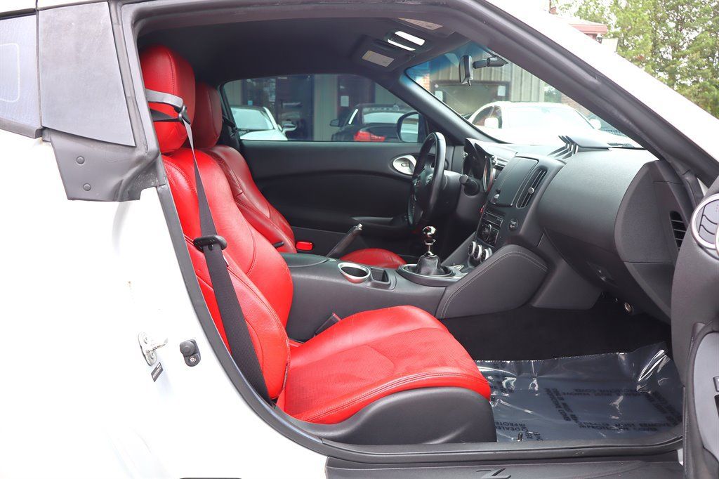 Used 2012 Nissan 370Z Coupe RWD image 14