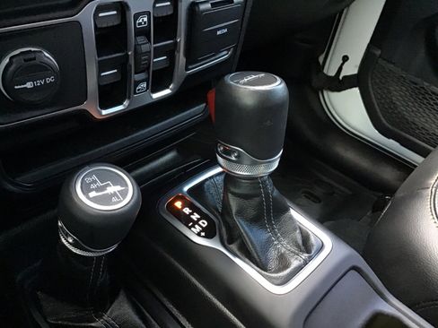 Used 2024 Jeep Gladiator Mojave AWD/4WD image 19