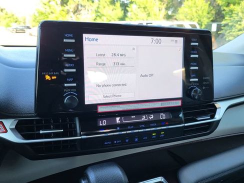 Used 2024 Toyota Sienna LE FWD image 16