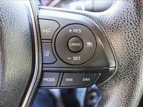 Used 2018 Toyota Camry LE image 16