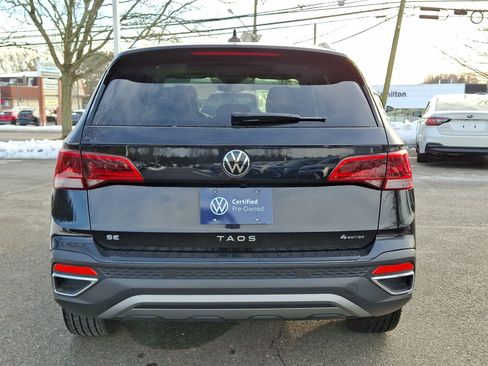 Certified 2024 Volkswagen Taos SE image 5