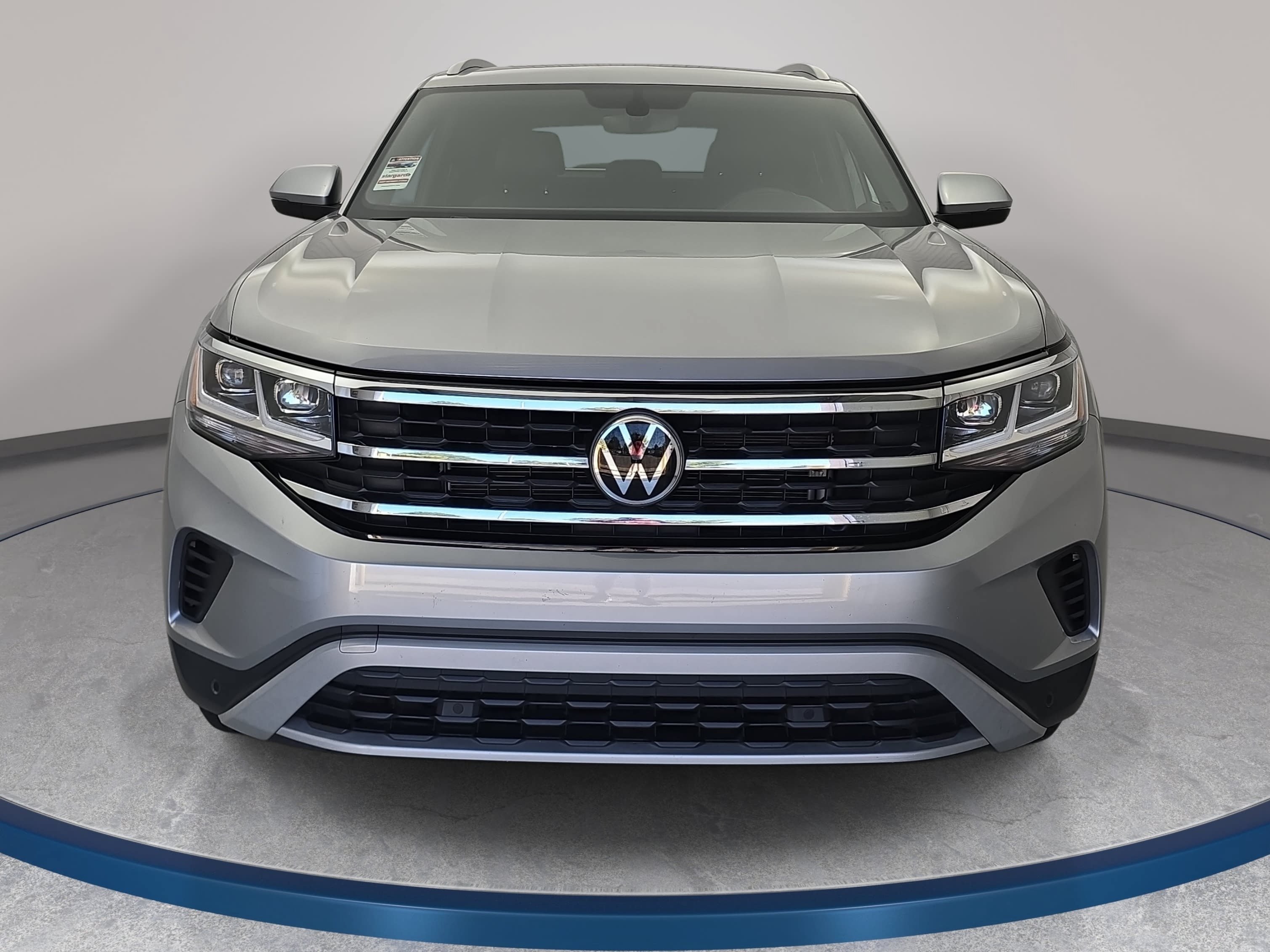 Used 2020 Volkswagen Atlas Cross Sport SE w/ Panoramic Sunroof Package FWD image 2