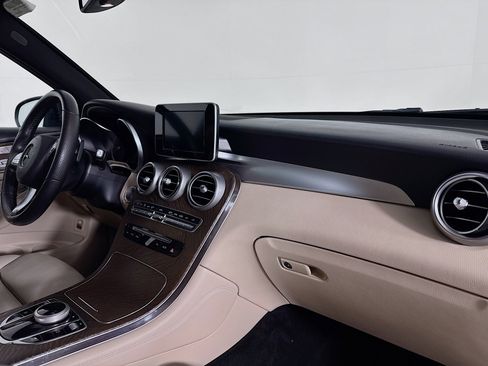 Used 2018 Mercedes-Benz GLC 300 4MATIC w/ Premium Package image 28