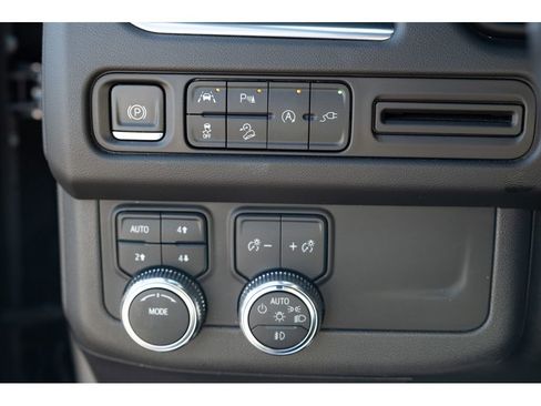 Used 2022 GMC Yukon XL AT4 AWD/4WD image 31
