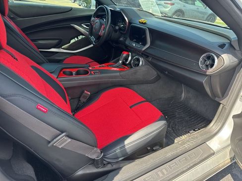 Used 2017 Chevrolet Camaro SS RWD image 8