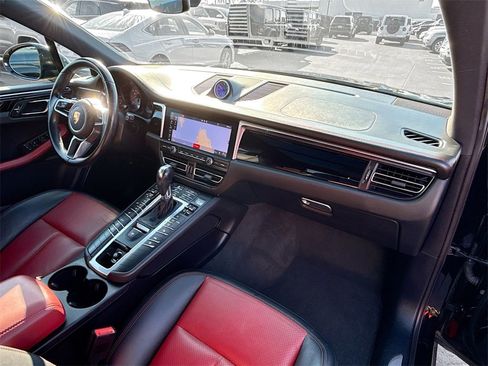 Used 2021 Porsche Macan S image 34