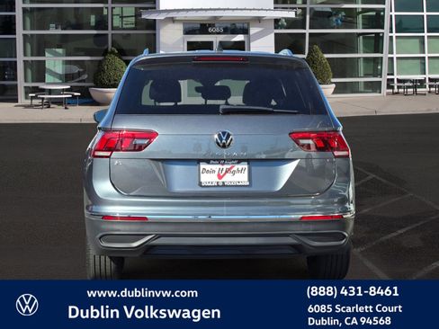 Certified 2022 Volkswagen Tiguan SE image 4