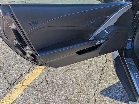 Used 2015 Chevrolet Corvette Z06 w/ 3LZ Preferred Equipment Group image 9