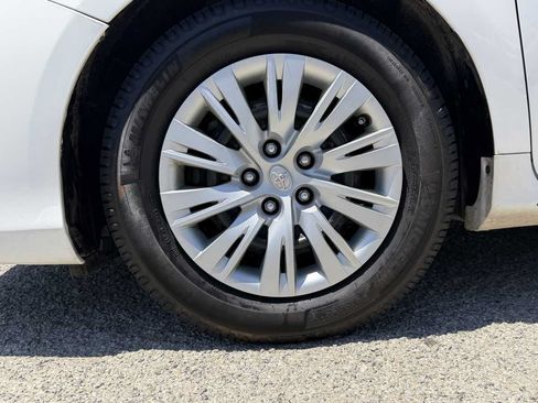 Used 2013 Toyota Camry LE FWD image 3