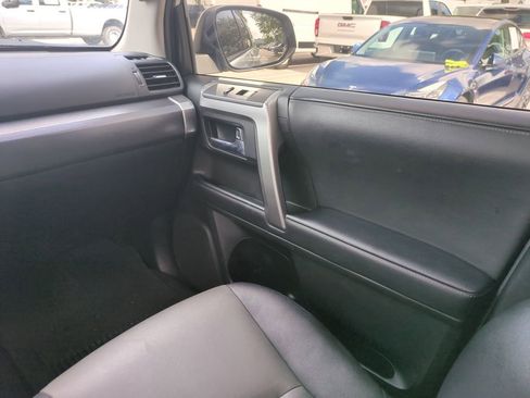 Used 2022 Toyota 4Runner SR5 Premium w/ Moonroof Package RWD image 17